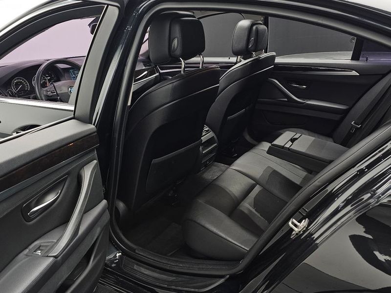 2012 BMW 5 Series 520d photo 12
