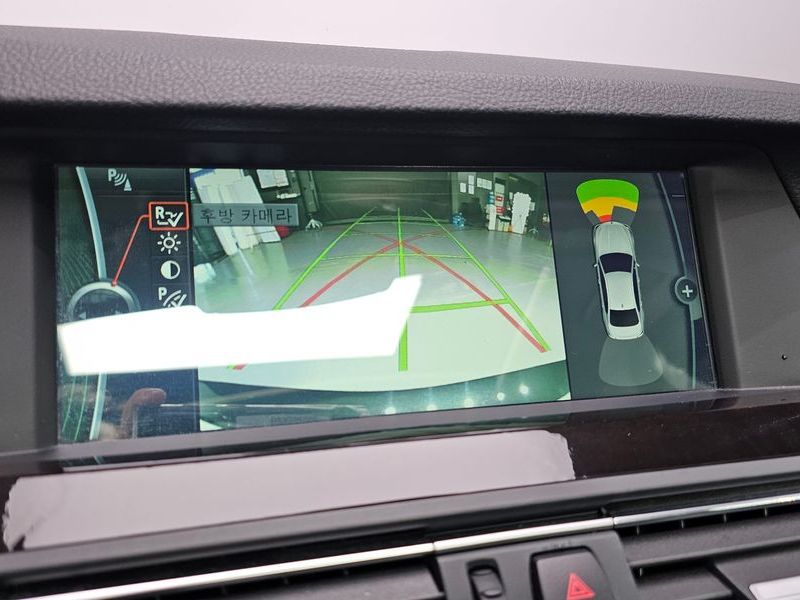 2012 BMW 5 Series 520d photo 15