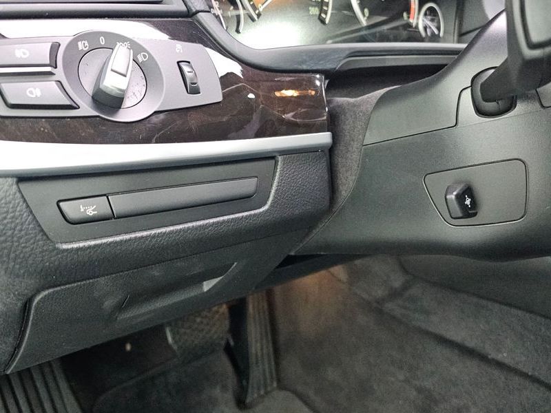 2012 BMW 5 Series 520d photo 18