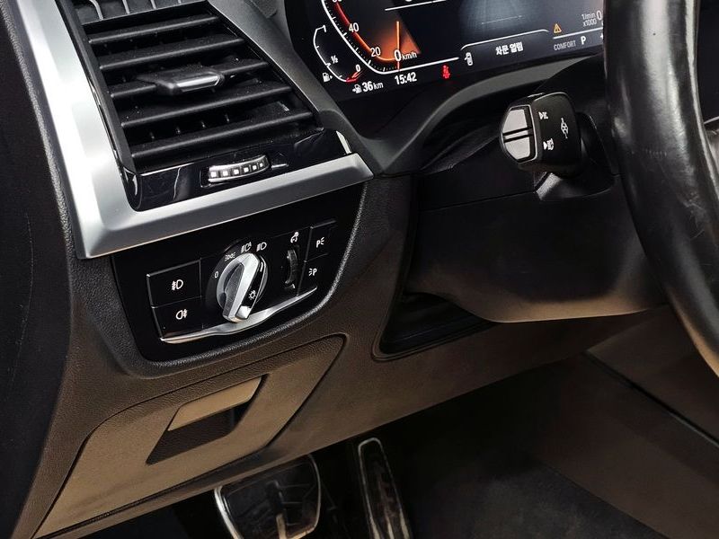 2021 BMW X3 xDrive 20i M Sport photo 17