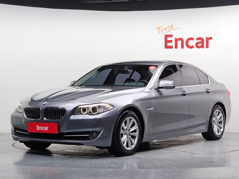 2012 BMW 5 Series 520d photo 1