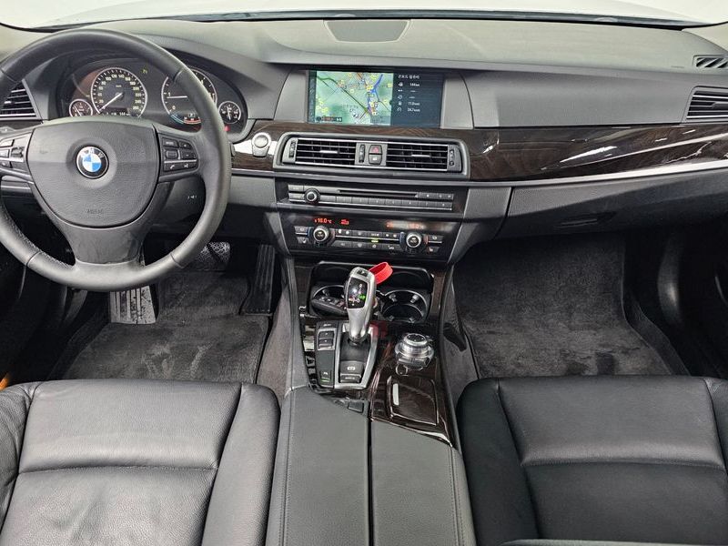 2012 BMW 5 Series 520d photo 7