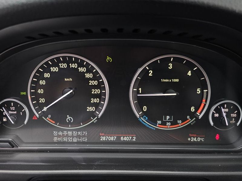 2012 BMW 5 Series 520d photo 8