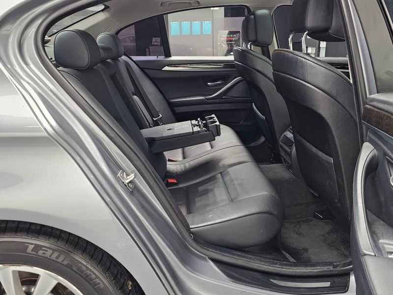 2012 BMW 5 Series 520d photo 12