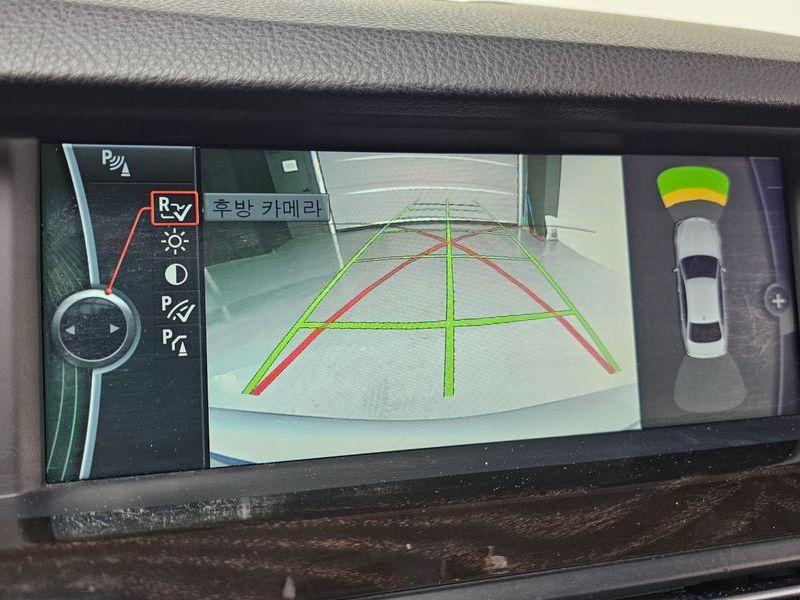 2012 BMW 5 Series 520d photo 16
