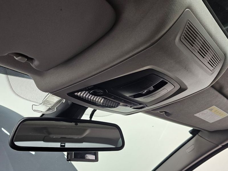 2012 BMW 5 Series 520d photo 18