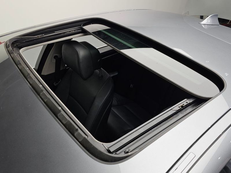 2012 BMW 5 Series 520d photo 19