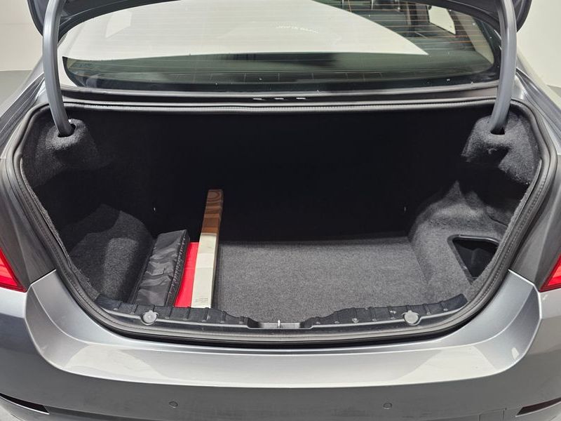 2012 BMW 5 Series 520d photo 20