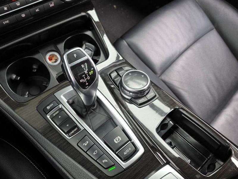 2014 BMW 5 Series 528i xDrive Luxury photo 9
