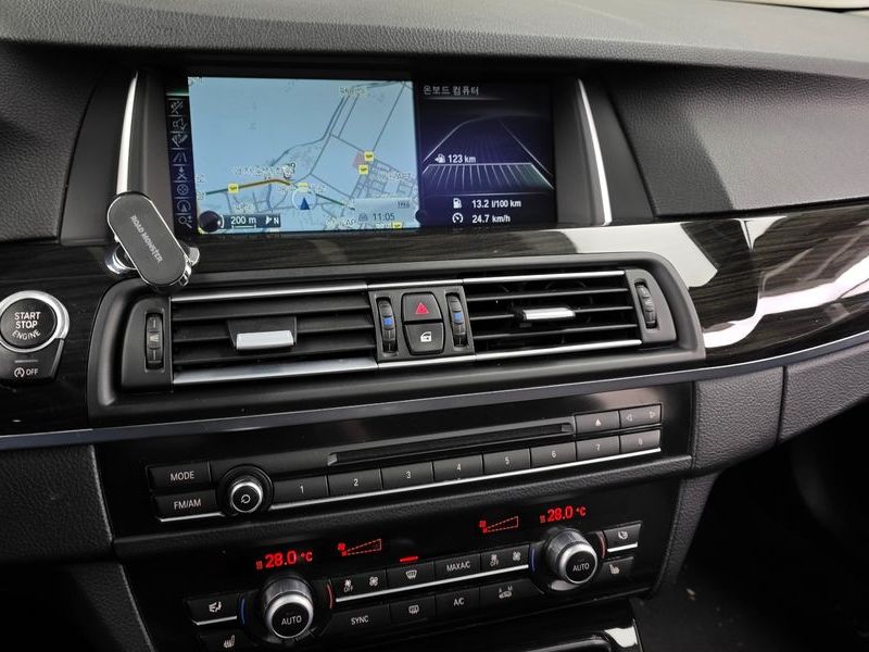 2014 BMW 5 Series 528i xDrive Luxury photo 14