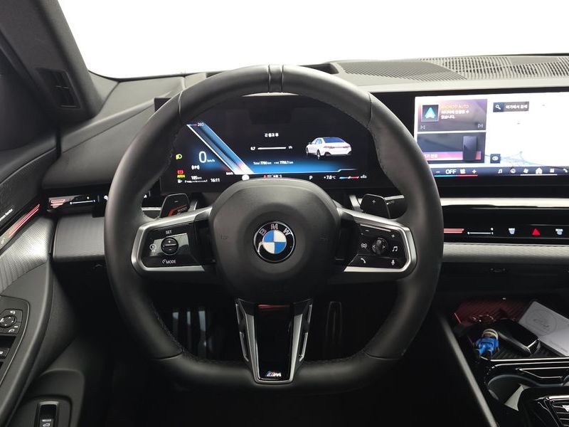 2024 BMW 5 Series 520i M Sport photo 13