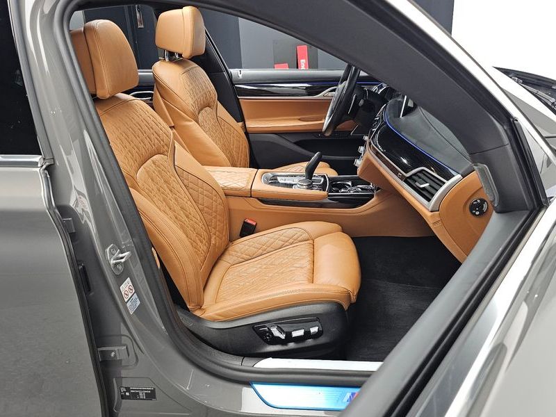 2020 BMW 7 Series 730d xDrive M Sport photo 12