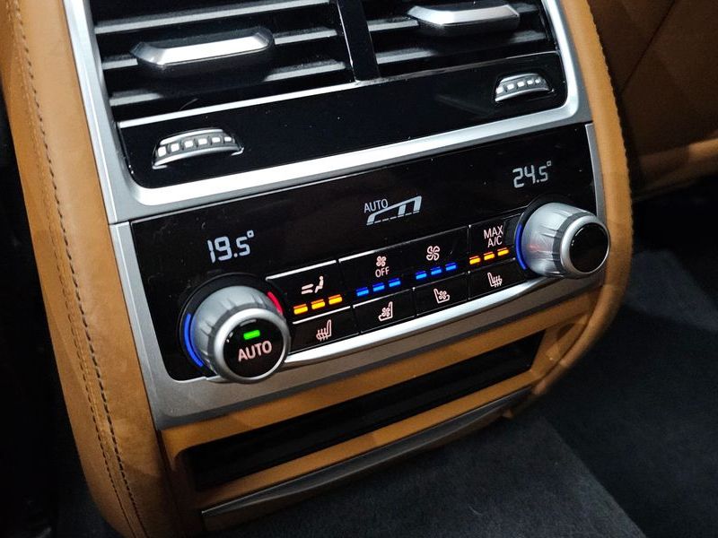2020 BMW 7 Series 730d xDrive M Sport photo 19
