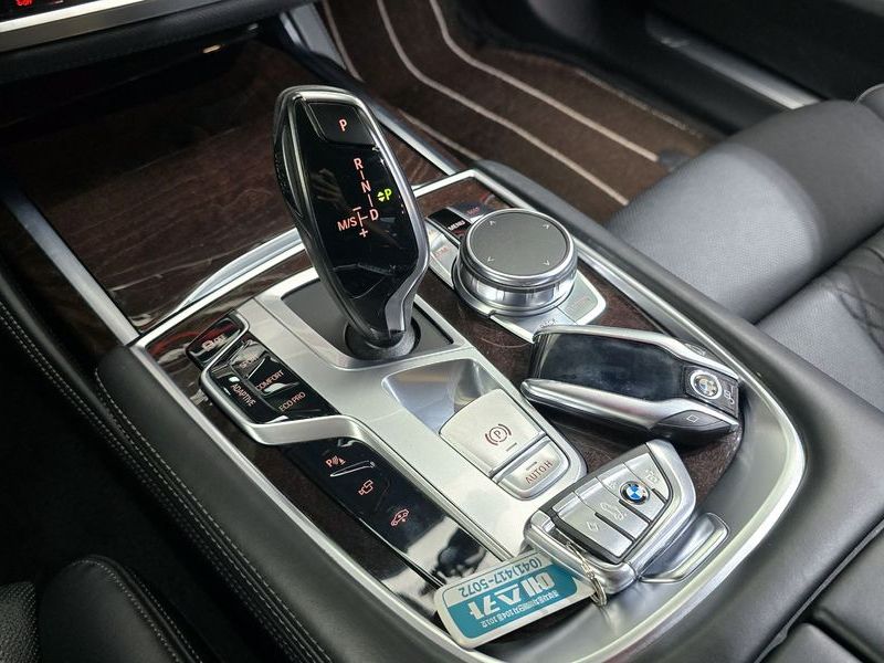 2016 BMW 7 Series 750Li xDrive Prestige photo 9