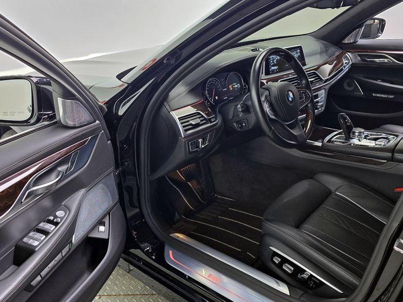 2016 BMW 7 Series 750Li xDrive Prestige photo 10