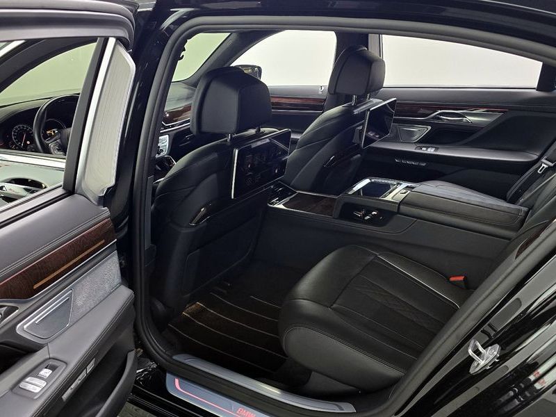 2016 BMW 7 Series 750Li xDrive Prestige photo 11