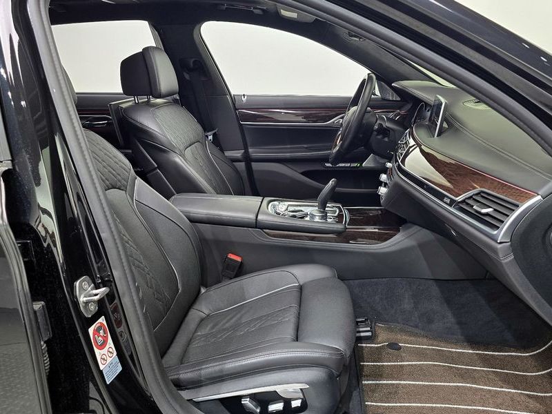 2016 BMW 7 Series 750Li xDrive Prestige photo 12
