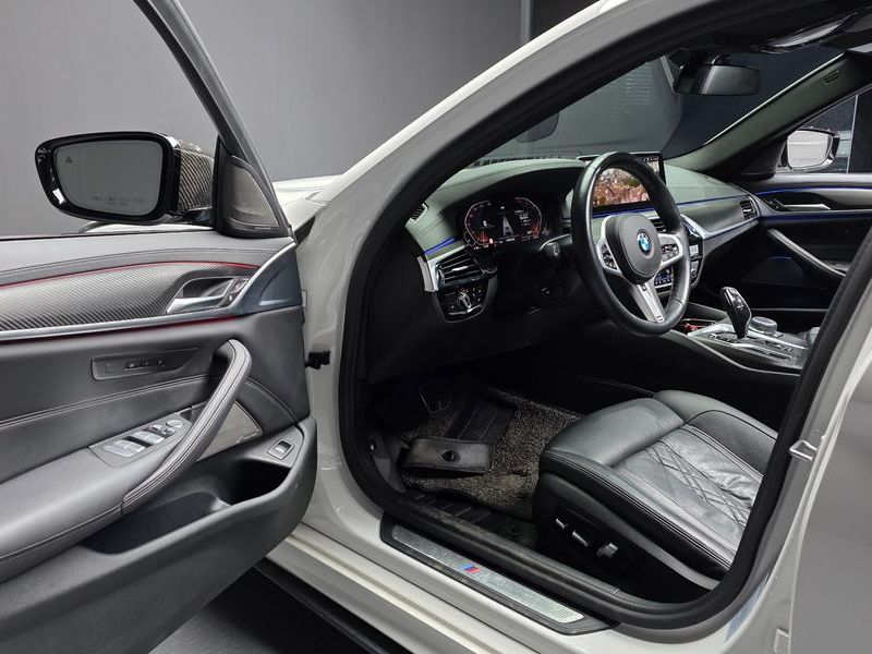 2021 BMW 5 Series 530i xDrive M Sport Package photo 10
