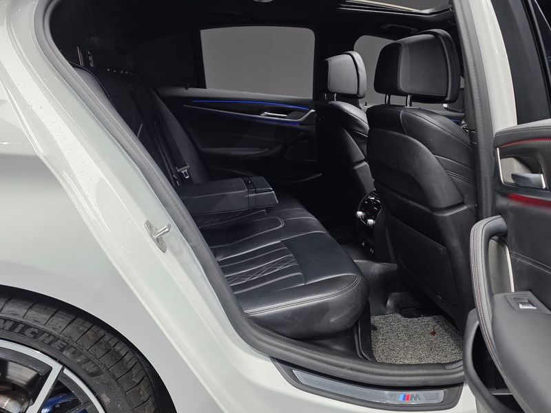 2021 BMW 5 Series 530i xDrive M Sport Package photo 11