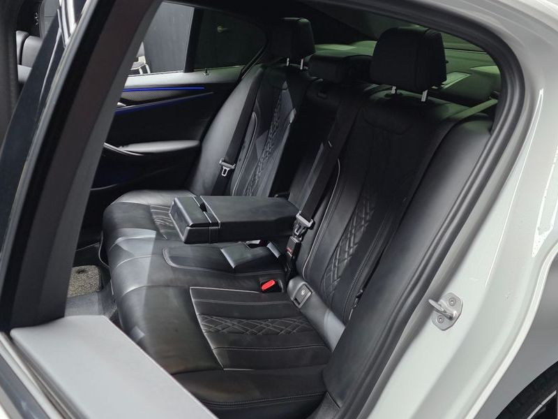 2021 BMW 5 Series 530i xDrive M Sport Package photo 12