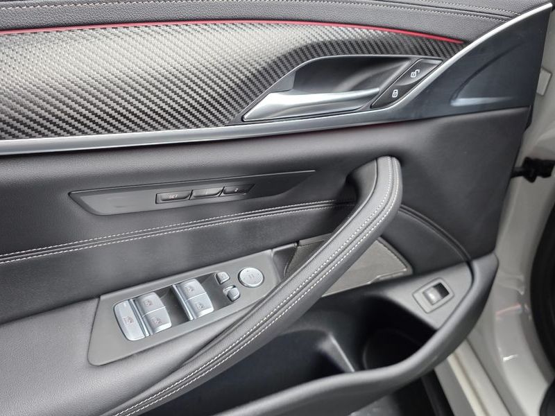 2021 BMW 5 Series 530i xDrive M Sport Package photo 18