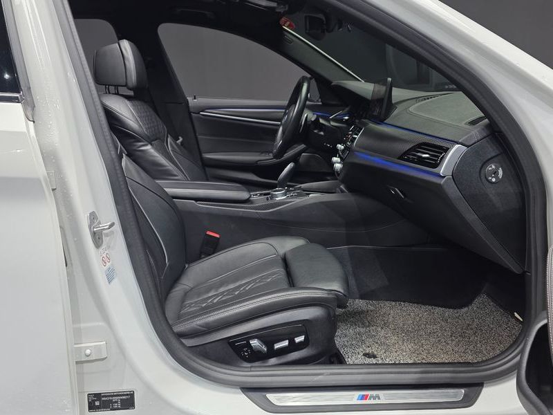 2021 BMW 5 Series 530i xDrive M Sport Package photo 26