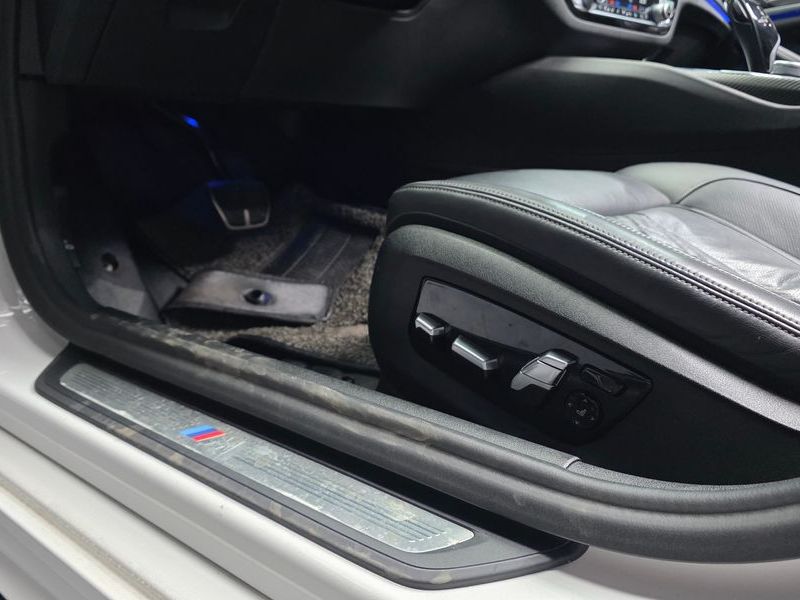 2021 BMW 5 Series 530i xDrive M Sport Package photo 30