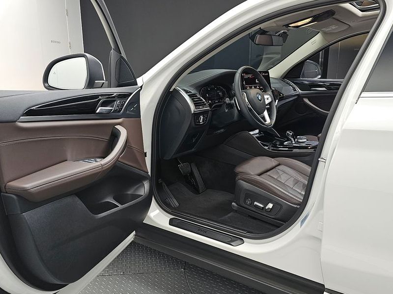 2023 BMW X4 xDrive20i xLine photo 10