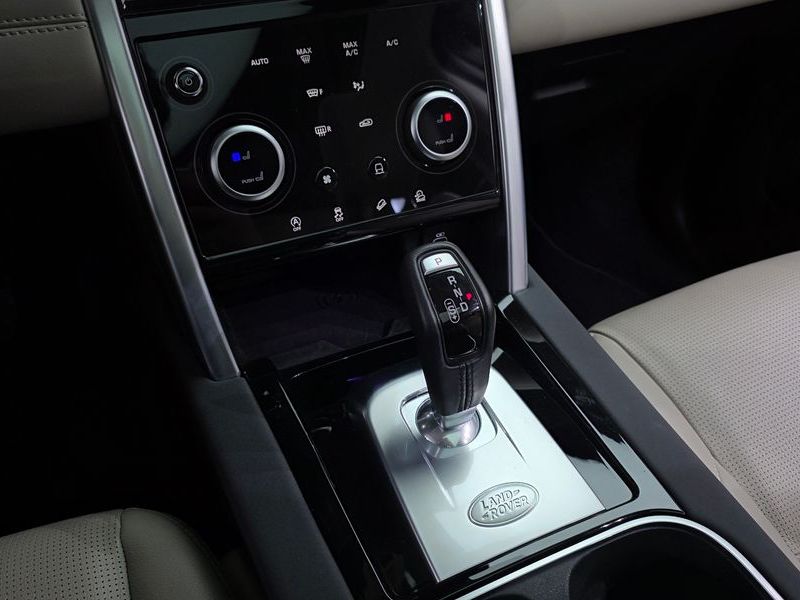 2022 Land Rover Discovery Sport P250 SE photo 9