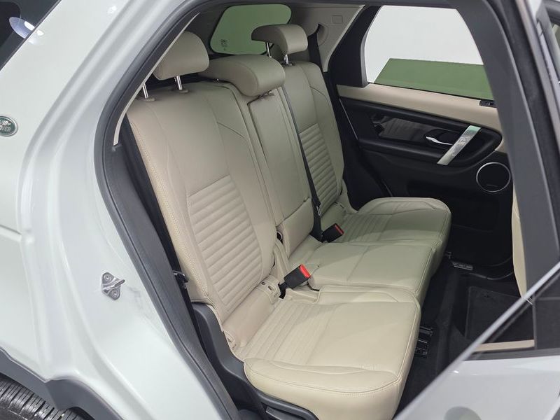 2022 Land Rover Discovery Sport P250 SE photo 12
