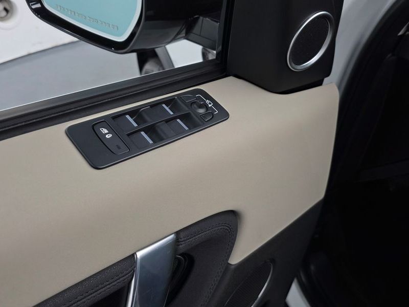 2022 Land Rover Discovery Sport P250 SE photo 18