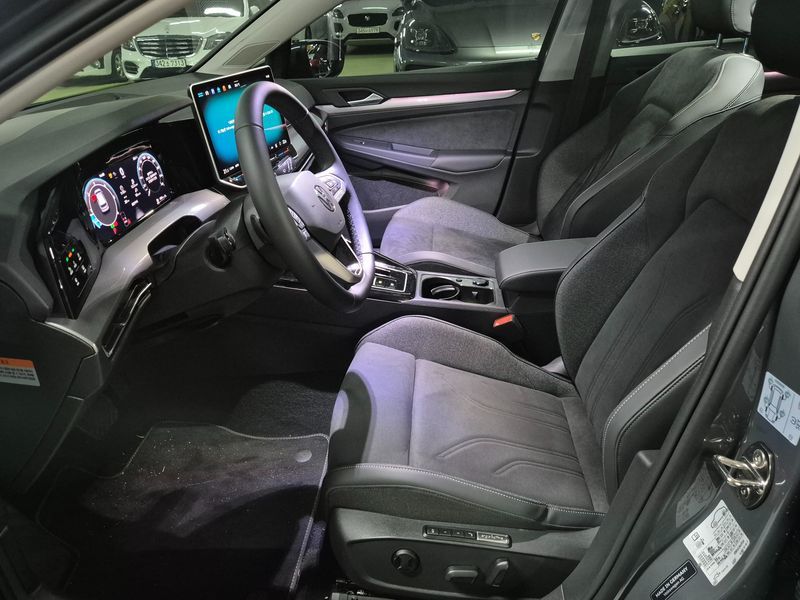 2026 Volkswagen Golf 2.0 TDI Prestige photo 10