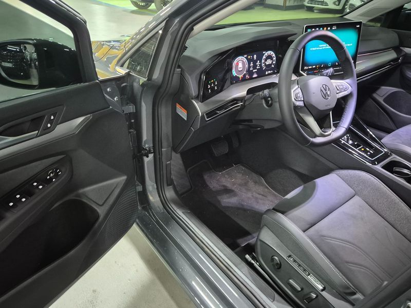 2026 Volkswagen Golf 2.0 TDI Prestige photo 11