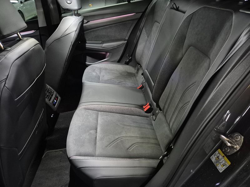 2026 Volkswagen Golf 2.0 TDI Prestige photo 12