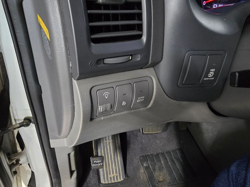 2012 Kia Carnival Grand GLX Deluxe photo 13
