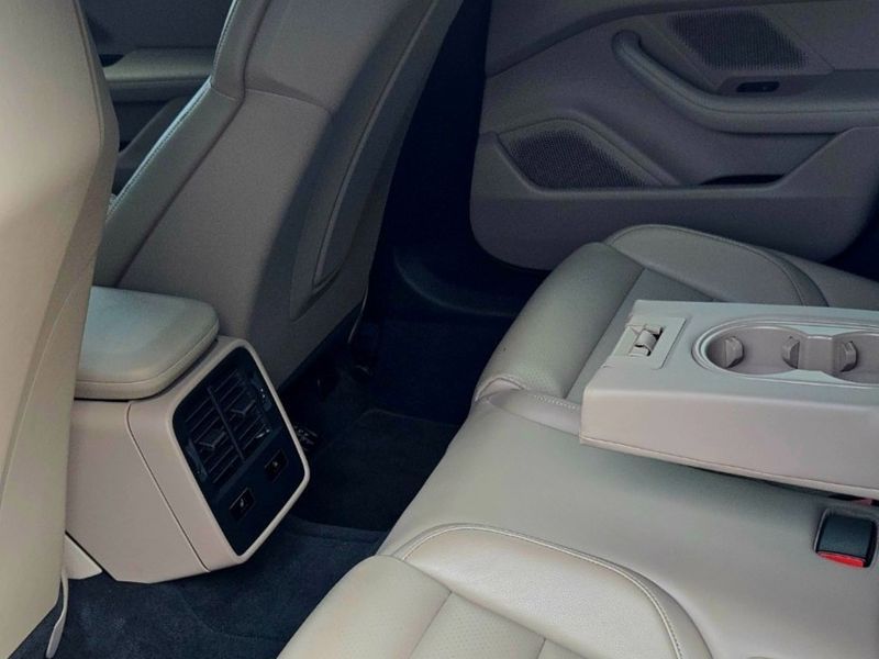 2022 Porsche Taycan Base photo 11