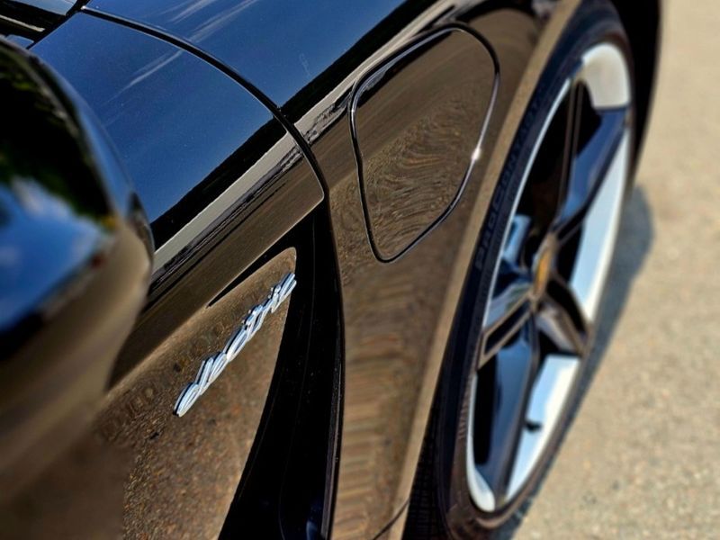 2022 Porsche Taycan Base photo 20