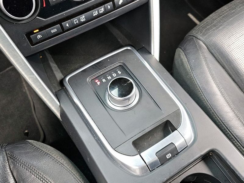 2016 Land Rover Discovery Sport 2.0 TD4 SE photo 9