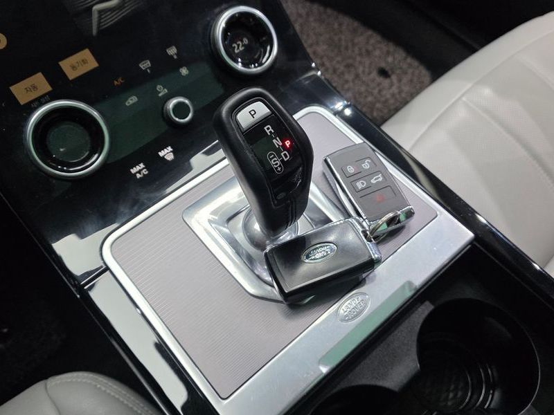 2021 Land Rover Range Rover Evoque P250 S photo 9