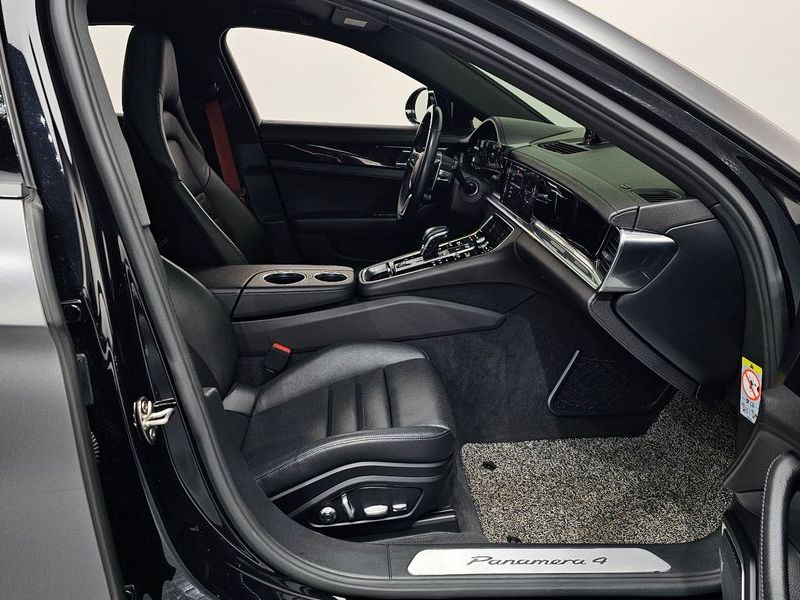 2018 Porsche Panamera 3.0 AWD photo 11