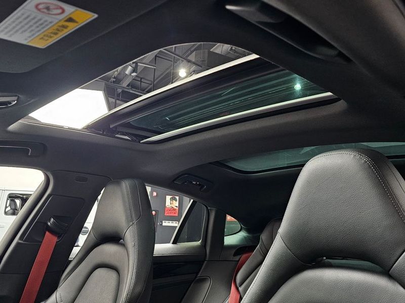 2018 Porsche Panamera 3.0 AWD photo 19