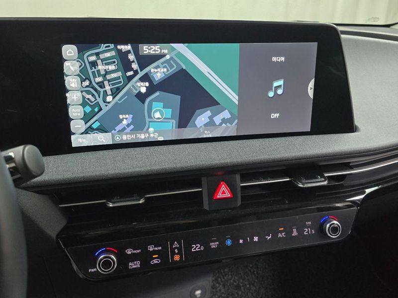 2022 Kia EV6 Standard Air photo 13