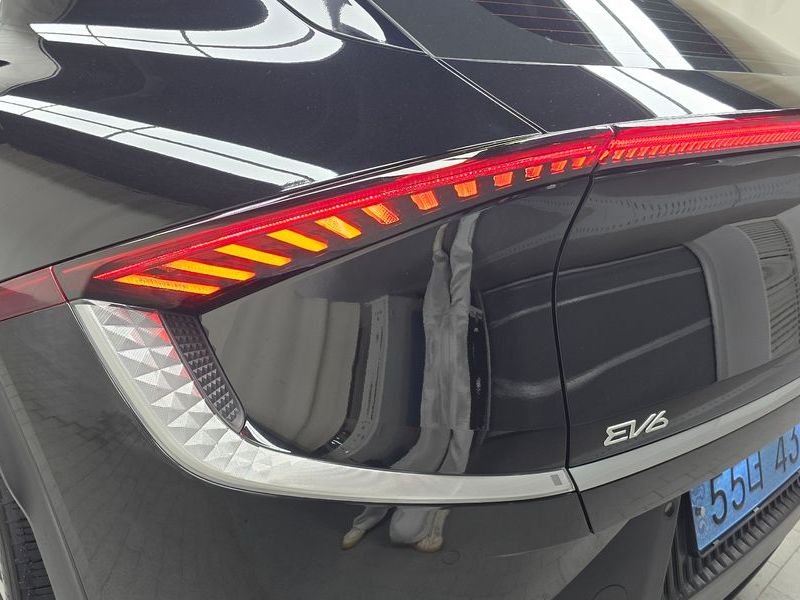 2022 Kia EV6 Standard Air photo 23