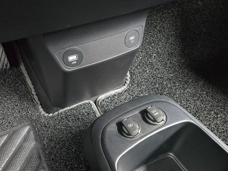 2022 Kia EV6 Standard Air photo 25
