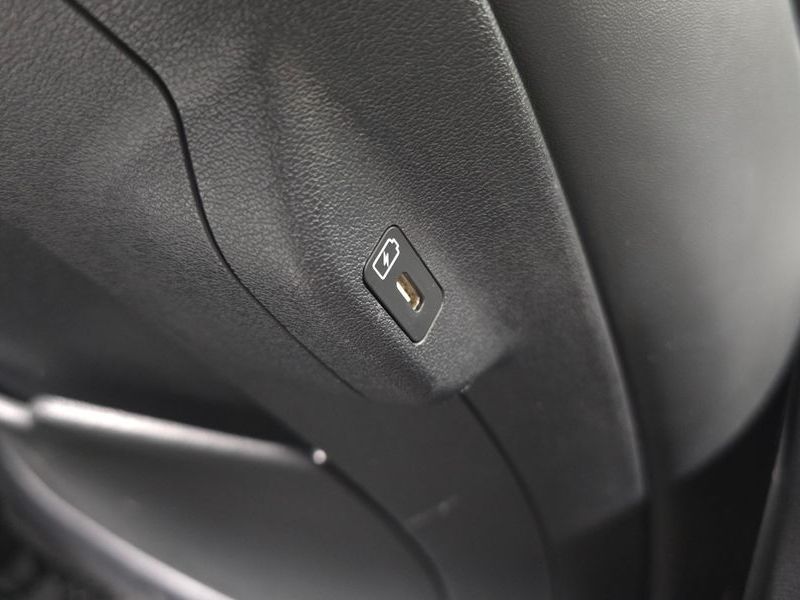 2022 Kia EV6 Standard Air photo 30