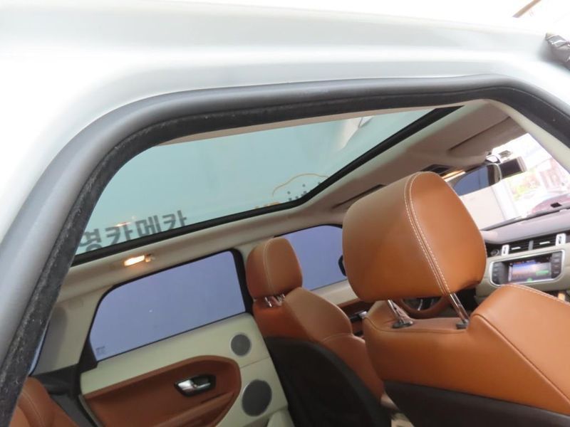 2012 Land Rover Range Rover Evoque 2.0 Si4 Prestige photo 17