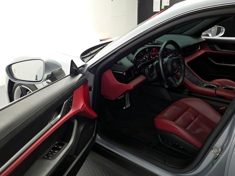 2022 Porsche Taycan Base photo 10