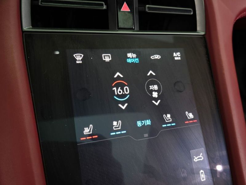 2022 Porsche Taycan Base photo 19
