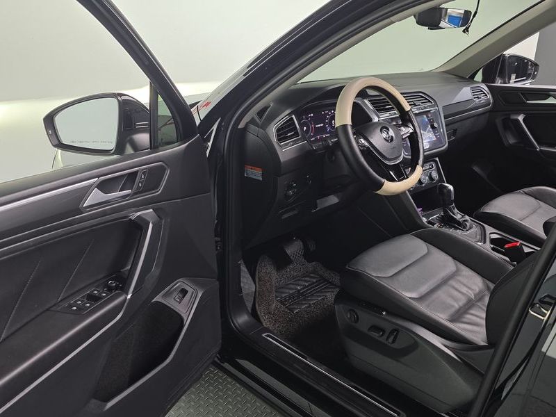 2020 Volkswagen Tiguan 2.0 TDI Prestige photo 10
