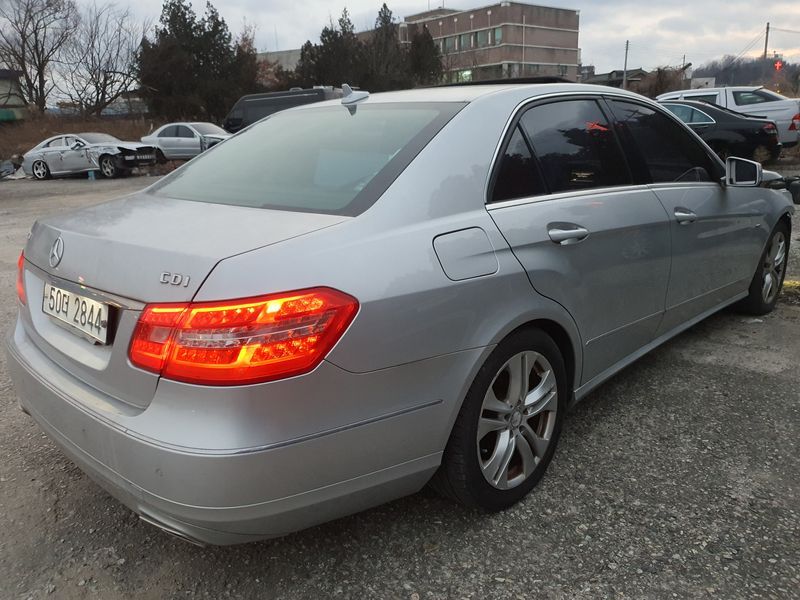 2012 Mercedes-Benz E-Class E220 CDI Avantgarde photo 13